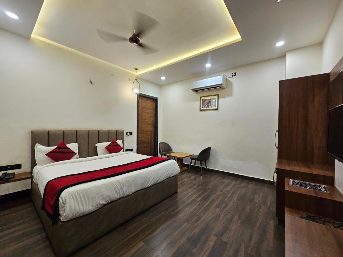 Rbs Hotel And Lawn Ayodhya 외부 사진